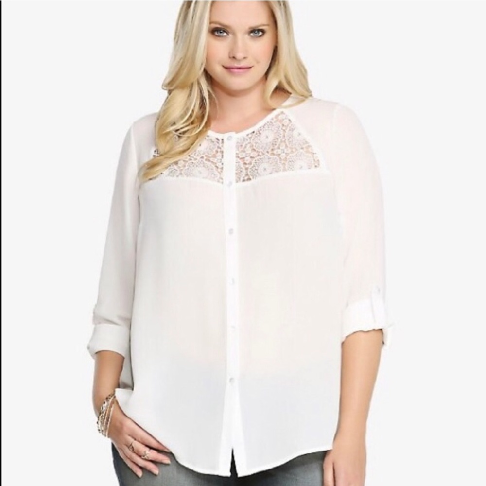 [Torrid] White Crochet Inset Long Sleeve Blouse